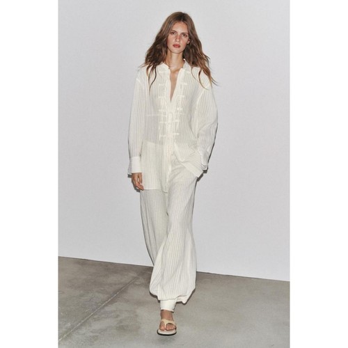 PANTALÓN CON PUÑOS A RAYAS COLECCIÓN ZARA ZW - Imagen 2 de 6