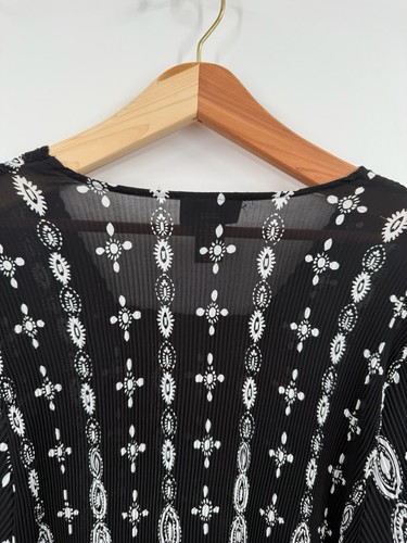 Maggie Barnes 2X Top Black White 3/4 Bell Sleeve Crinkle BOHO Gypsy Paisley - Picture 4 of 7