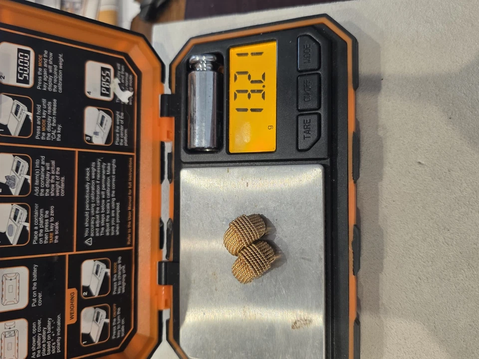 Pendiente moneda Roberto 18k espalda ajustable se puede usar como pendientes de clip Foto 2 de 4