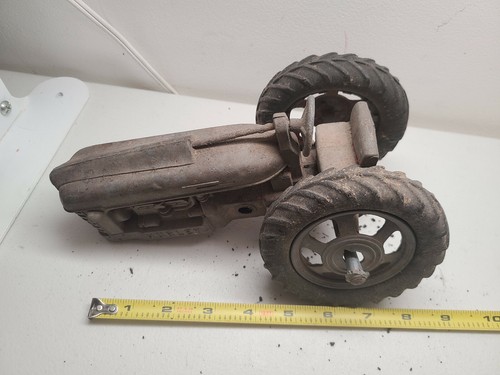 FARMALL H TRACTOR HUBLEY KIDDIE TOY, Lancaster PA,LARGE 9" Tractor BROKEN - Picture 8 of 8