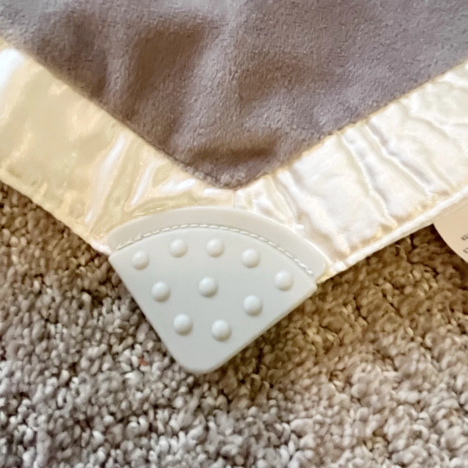 Manta de seguridad Gund Cat Lovey mordedor felpa gris tostado gatito terciopelo satinado bebé Foto 3 de 4