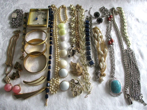 VINTAGE LOT 30 ALL SIGNED JEWELRY HOBE KRAMER LISNER TRIFARI CORO NECKLACE ER'S