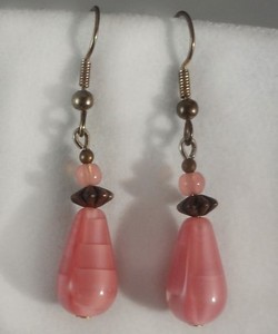 Vintage-Milky-Pink-Art-Glass-Drop-Beads-Dangles-Earrings