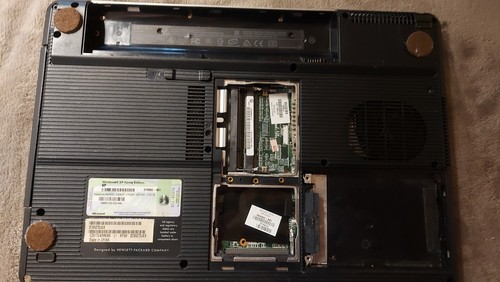 Notebook HP Compaq Presario V2000 – Ersatzteile oder Reparieren - Bild 6 von 10