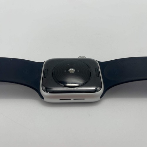 Apple Watch SE 1ère génération GPS seulement 44 mm argent aluminium noir bracelet sport MYDQ2VC/A - Photo 5 sur 7
