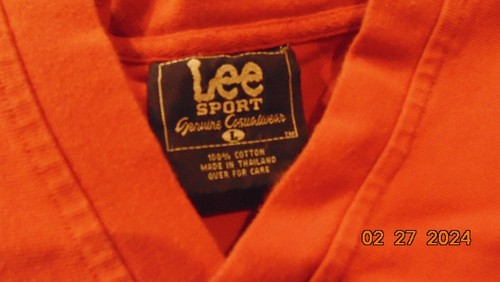 De colección. Camisa Lee Sport Tampa Bay Buccaneers Cuello en V Naranja LS Hombres L - (Daño) - Imagen 5 de 6