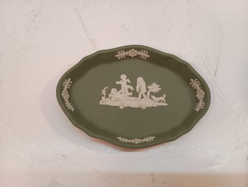 Vassoio portagioie ovale verde Wedgewood cherubini in gioco larghezza 4,5"