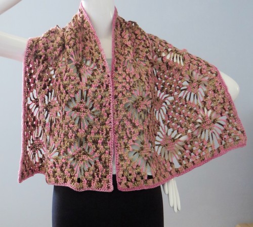 New Handmade Crochet Pink Brown Soft Acrylic Lattice Spider Shawl Wrap Scarf - Bild 1 von 3