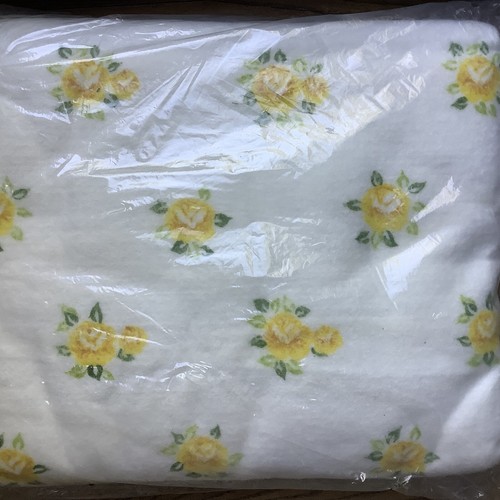 Nuova coperta vintage Juno doppia fiori gialli bordo raso 72x90 made in USA sigillata - Foto 2 di 5