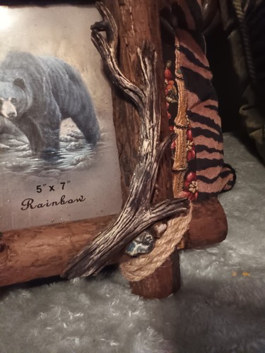 Rainbow Inc wood Log and resin bear photo frame,5x7. - Picture 3 of 11