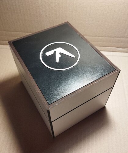 Aphex Twin - Analord 10 + Box (Single) (Wooden Box-Set) SEALED! - Foto 4 di 12