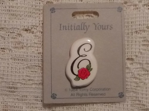 Letter E with Red Rose, Vintage Initial Brooch Pin,1980s Ceramic - Picture 7 of 8