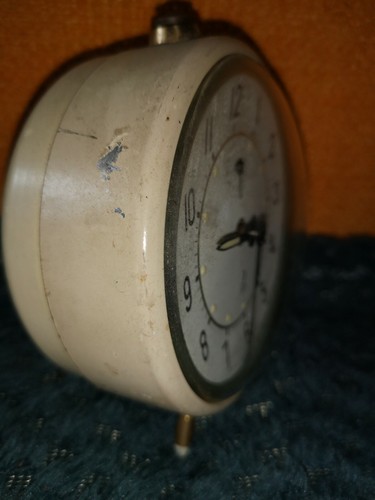 Ancien Réveil JAZ métal couleur crème fonctionne. - Photo 3/9