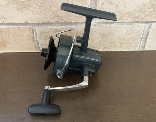 Vintage Old Daiwa Spinning Reel