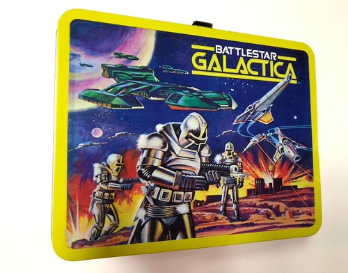 NUEVO DE COLECCIÓN AÑOS 70 Battlestar Galactica tv EXCLSV 3 figuras 2013 fiambrera lata SIN USAR - Imagen 11 de 17