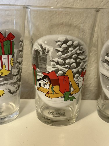 Set di 4 bicchieri natalizi Disney retrò - Topolino, Plutone, Pippo e Minnie - Foto 3 di 13