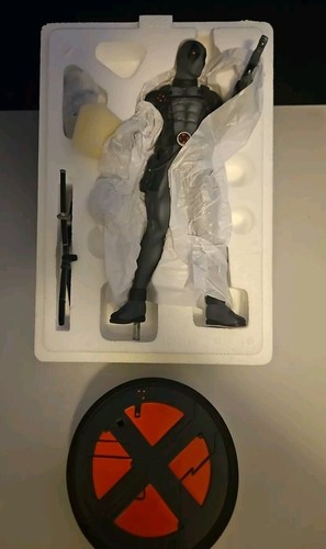 Bowen Designs X-Force Suit Deadpool Statue #141/885 - Picture 5 of 9
