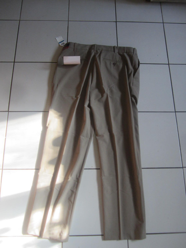 NWT Van Heusen Mens Size 36 x 32  Khaki Flex Fit  Waistband Straight Fit Pants - Picture 2 of 11