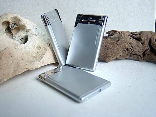2 x Gas Feuerzeug Gasfeuerzeuge Lighter Card Design Silber Chrom zum Sparpreis - Bild 4 von 7