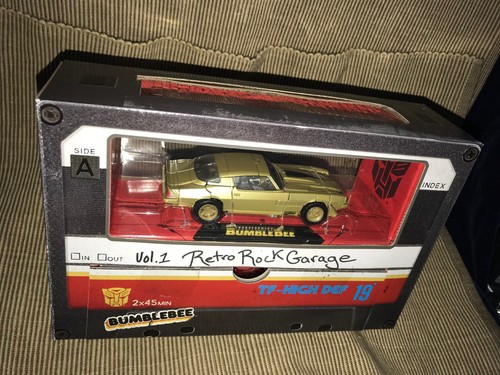 New SDCC 2018 Exclusive Transformers Bumblebee Vol 1 Retro Rock Garage Camaro - Picture 3 of 11