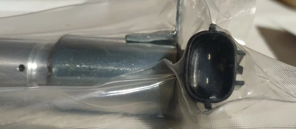 APDTY 028320 Camshaft VVT Variable Valve Timing Solenoid (Intake or Exhaust) - Image 2 of 4