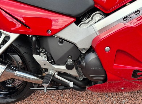 00 - W HONDA VFR800FiX - INCREDIBLE CONDITION & VERY LOW MILES - Picture 10 of 24