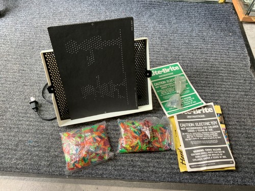 vintage 1990 milton bradley lite brite-works-pegs and papers included - Picture 5 of 5