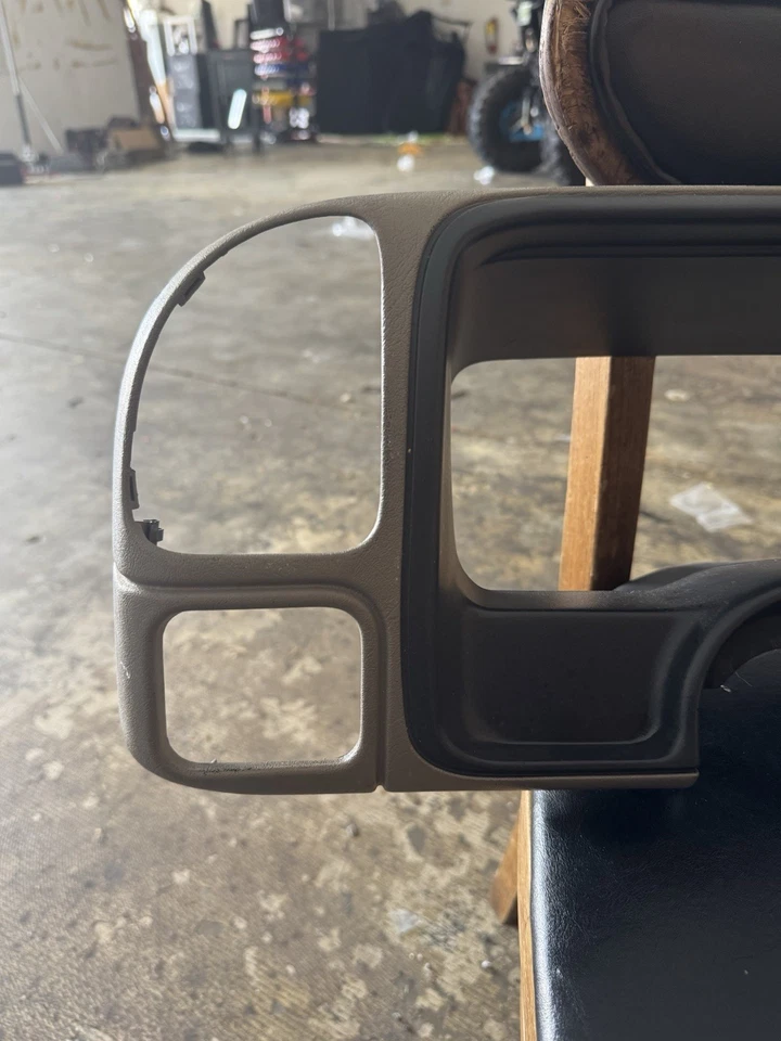 95-99 CHEVY Silverado SuburbanYukon Sierra tablero bisel embellecedor 15748650 OEM Foto 3 de 4