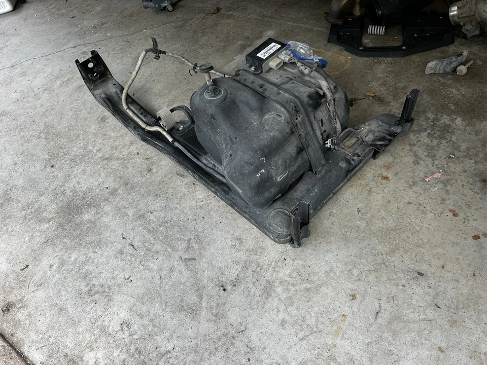 RAM 2500 3500 2017 6,7 L diésel def diésel tanque de líquido de escape con soporte OEM 2018 Foto 2 de 2