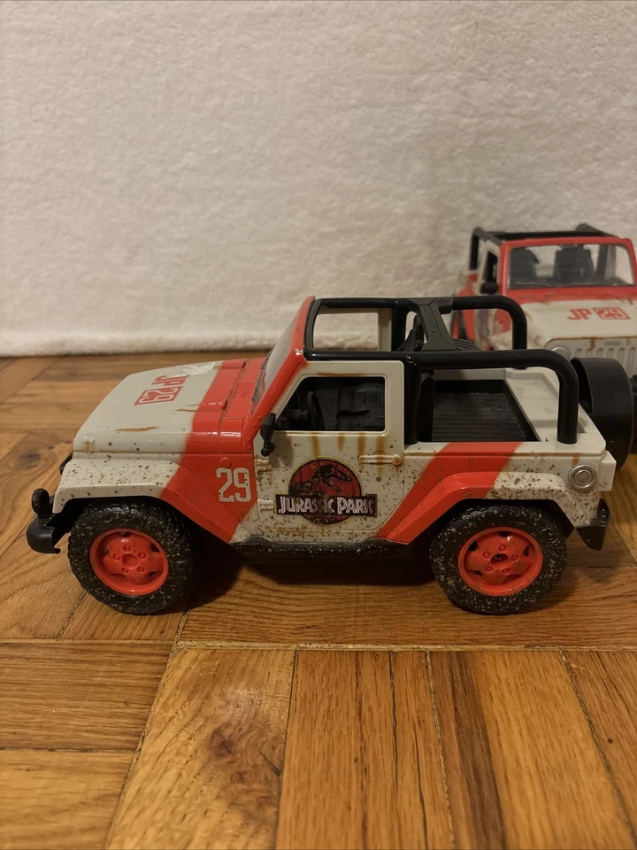 (2) Jurassic Park World Mud Jeep Wrangler JP 29 RC Jada Toys 2015 y control remoto LEER Foto 4 de 4