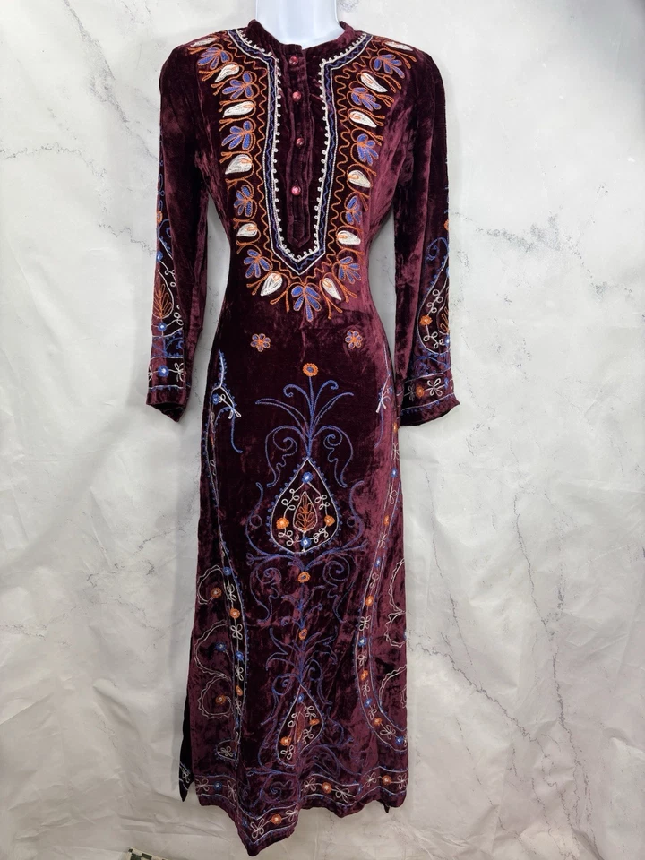 Vtg 60s 70s Crush Velvet Kaftan dress S Caftan Bohemian Lux embroidery Motif MCM - Image 4 of 4