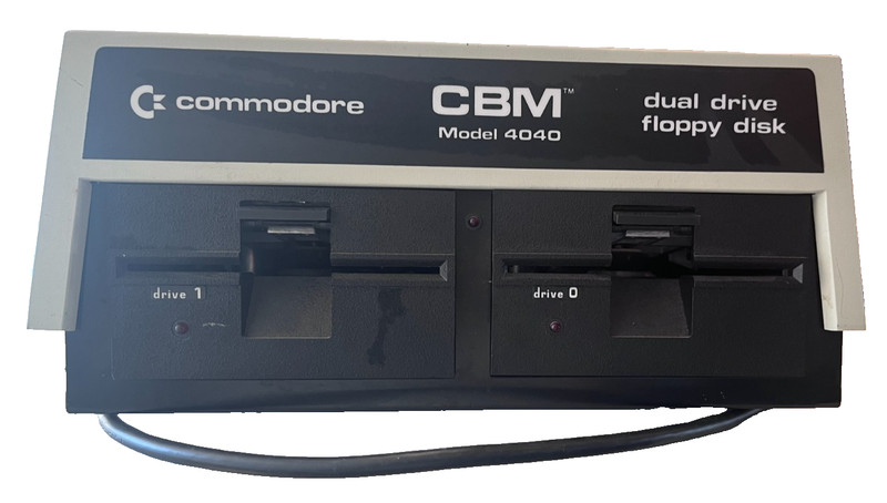 Commodore CBM 4040 Dual Floppy Disk Drive Tested and Working, No Data cable
