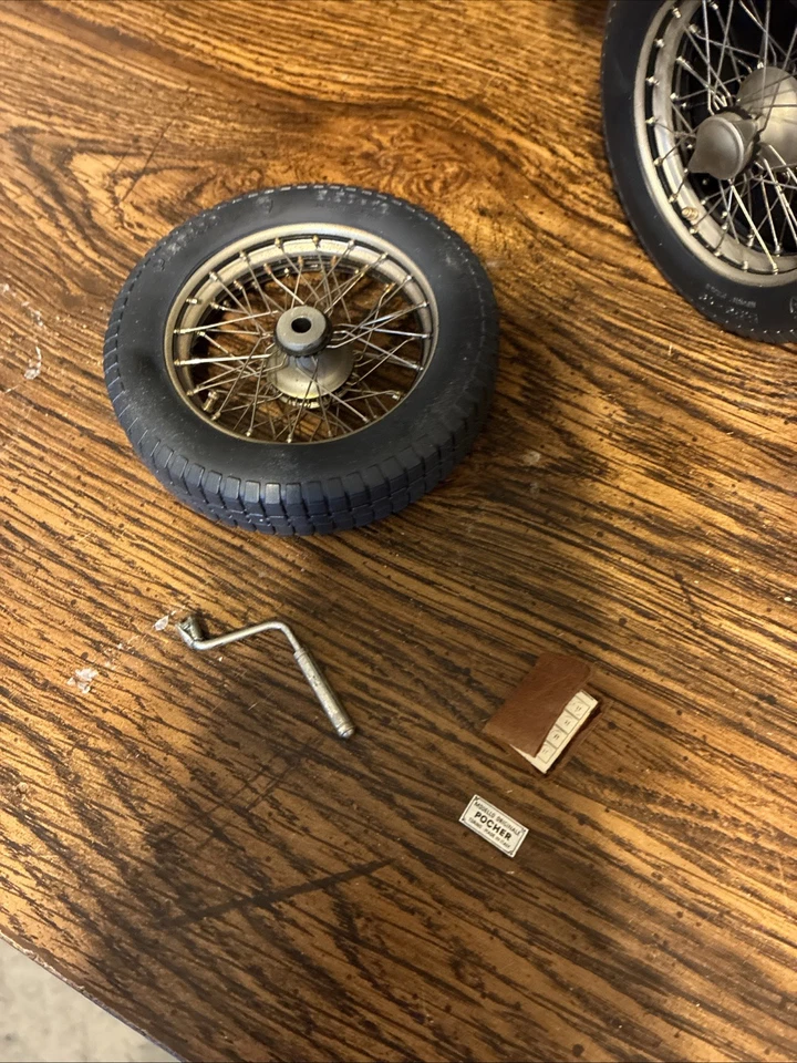 Modelo Pocher 1972 de un Alfa Romeo 8C 2300 Spider Touring 1932 modelo a escala 1:8 Foto 3 de 4