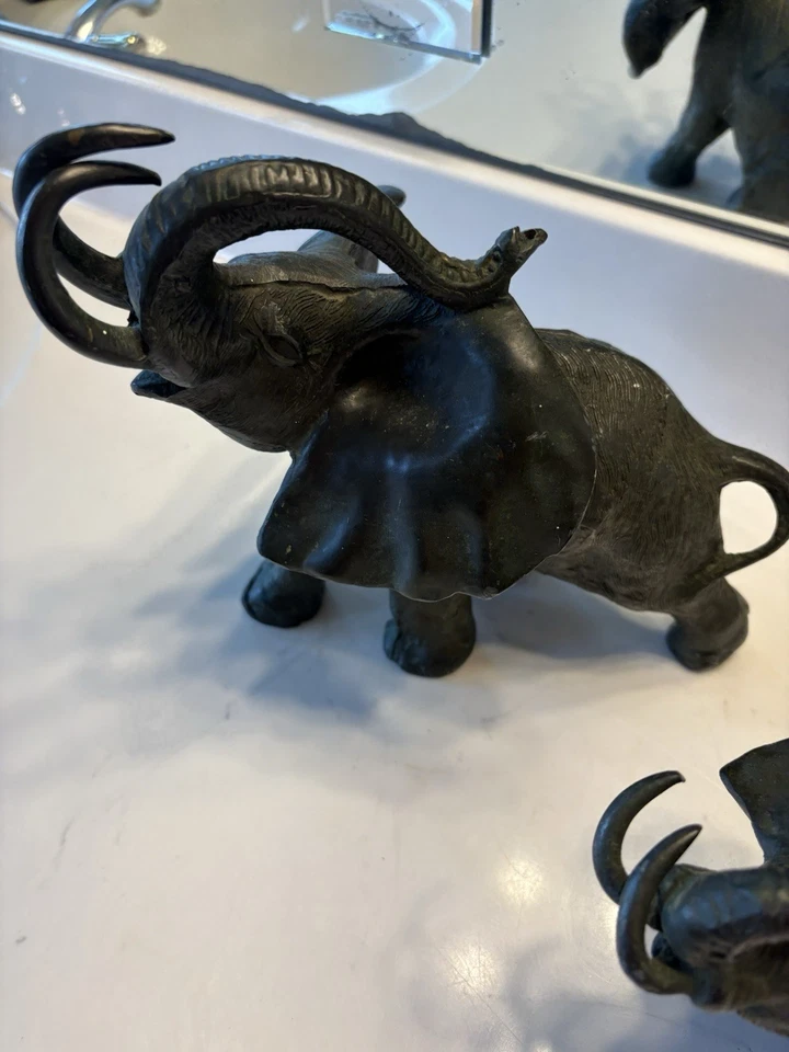 Elefantes grandes felices de bronce madre y bebé elefante Foto 2 de 4