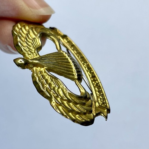Distintivo spilla paracadutista GI Jr vintage militare USA junior latta pressata oro - Foto 3 di 7