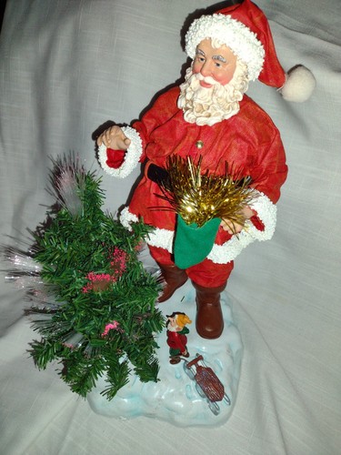 CLOTHTIQUE WEIHNACHTSMANN GLASFASER BELEUCHTETER WEIHNACHTSBAUM ELFE SCHLITTEN VINTAGE 2000 Y2K - Bild 14 von 23