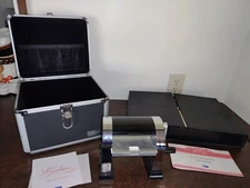 QUICKUTZ REVOLUTION TABLETOP DIE CUTTING TOOL RV040751 W/CASE &COOKIE CUTTER DIE