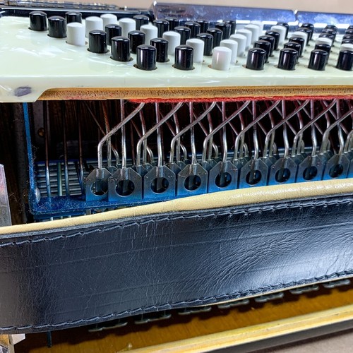 Noble Deluxe Grand 41 Key Accordion 7 Instrument Switches & 120 Buttons Works - Picture 18 of 24