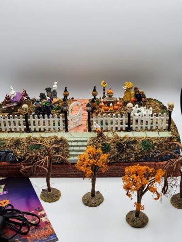 Lemax Spooky Town Halloween Iluminado Espeluznante Patio Frontal Phantom Way - Imagen 3 de 18