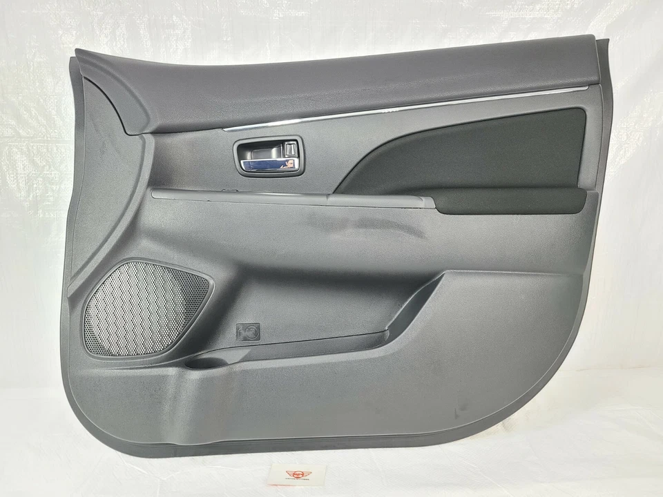 2020 Mitsubishi RVR Door Trim Panel Front Right Passenger OEM Foto 2 de 4