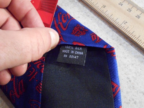 Cravatta Coca Cola Uomo Nuova Lic. Cravatta da collo vintage con etichetta seta coca cola - Foto 10 di 11