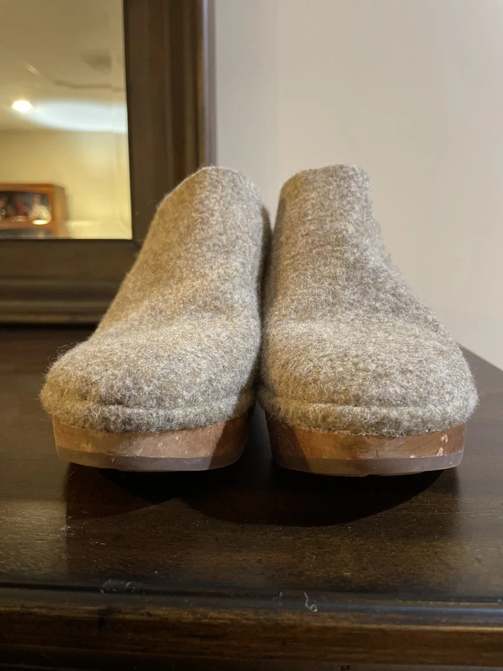 Zuecos Skylar Gentle Souls de Kenneth Cole para mujer talla 9,5” Foto 2 de 4