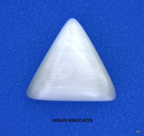 15 MM TRIANGLE MAN MADE CATS EYE CAB WHITE (171241) - Picture 1 of 1
