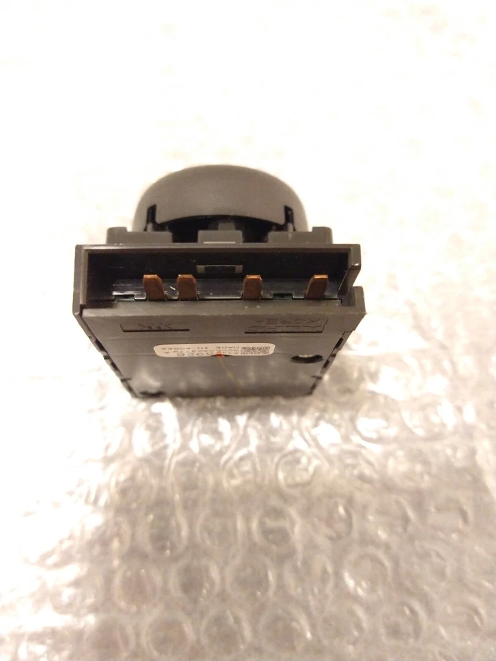 OEM GM SEAT SWITCH 84445926 - Image 3 of 4