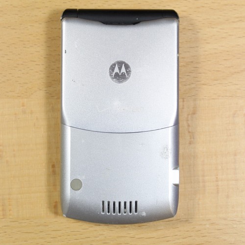 Téléphone portable vintage Motorola RAZR V3 Verizon argent pour pièces #129 - Photo 2 sur 3