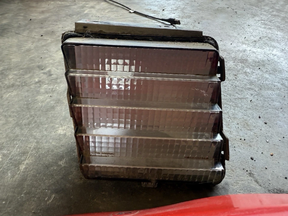 Panel de parachoques superior Chevrolet Lumina Z 34 1991-1994 con conjunto de 2 luces de estacionamiento Foto 4 de 4