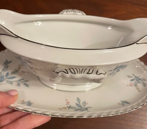 Franconia Krautheim Selb Bavaria Germany Laurel Oak Gravy Boat w/ Att Underplate - Picture 2 of 8
