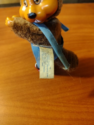 Castor de bingo vintage de los años 80 GET AWAY GANG clip de juguete solapa abrazador compañero - Imagen 2 de 6