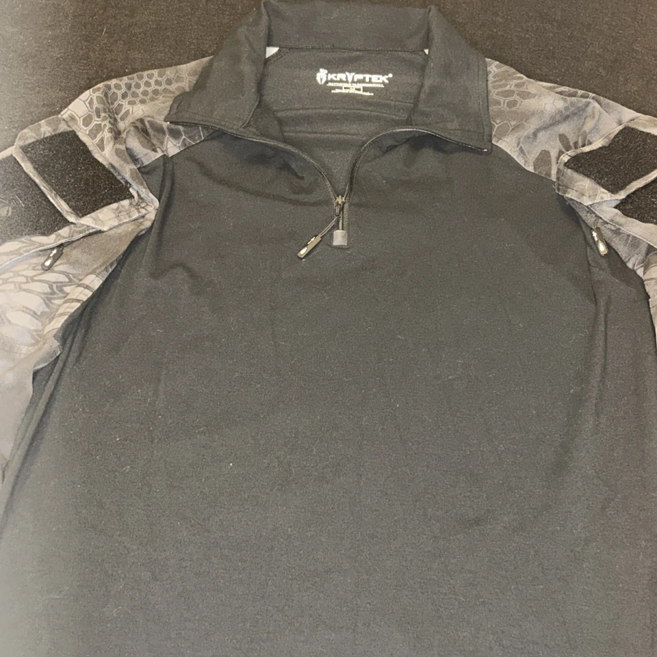 Camisa Pullover de Rendimiento 5.11 Táctica 1/4 Cremallera Para Hombres Gris Medio Kryptek Typhon Foto 2 de 4