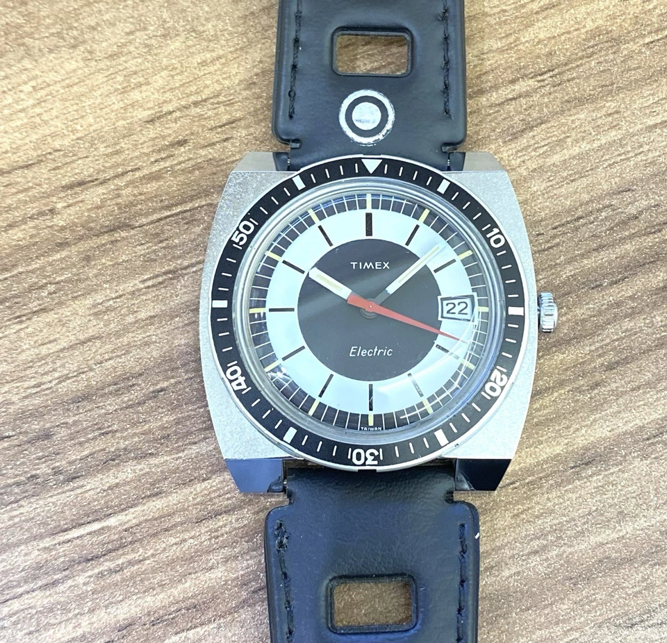 Reloj TIMEX Electric World Time Skin Diver Vintage 39 mm esfera negra Taiwán 1978 Foto 3 de 4